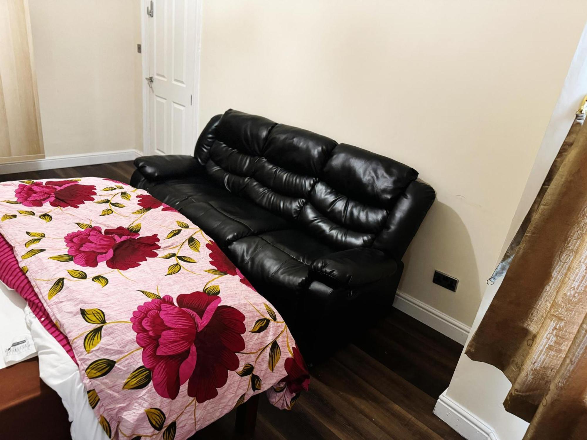 Nice And Pleasant Thornton Heath Экстерьер фото