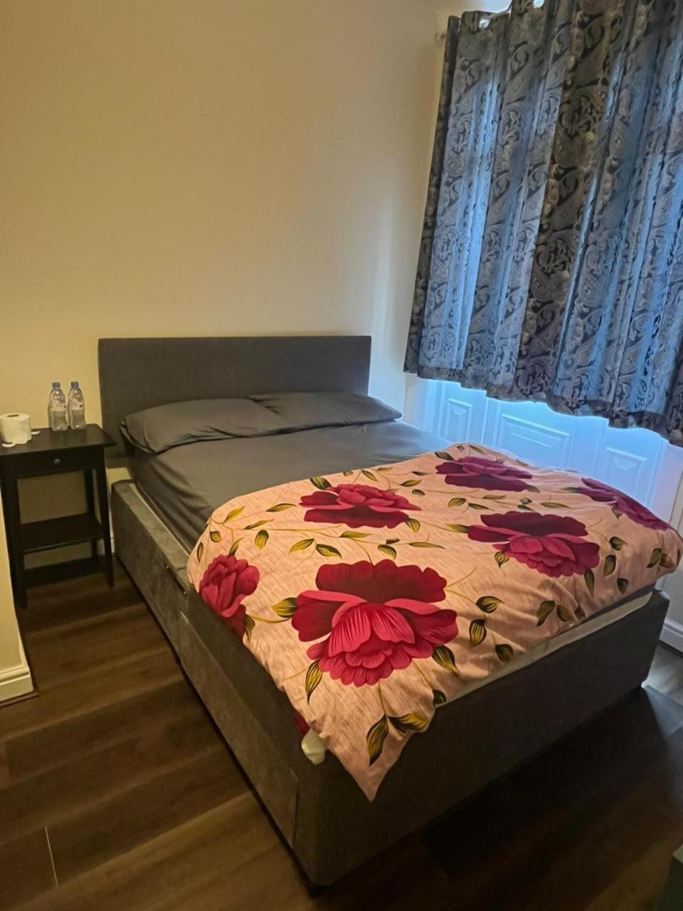 Nice And Pleasant Thornton Heath Экстерьер фото