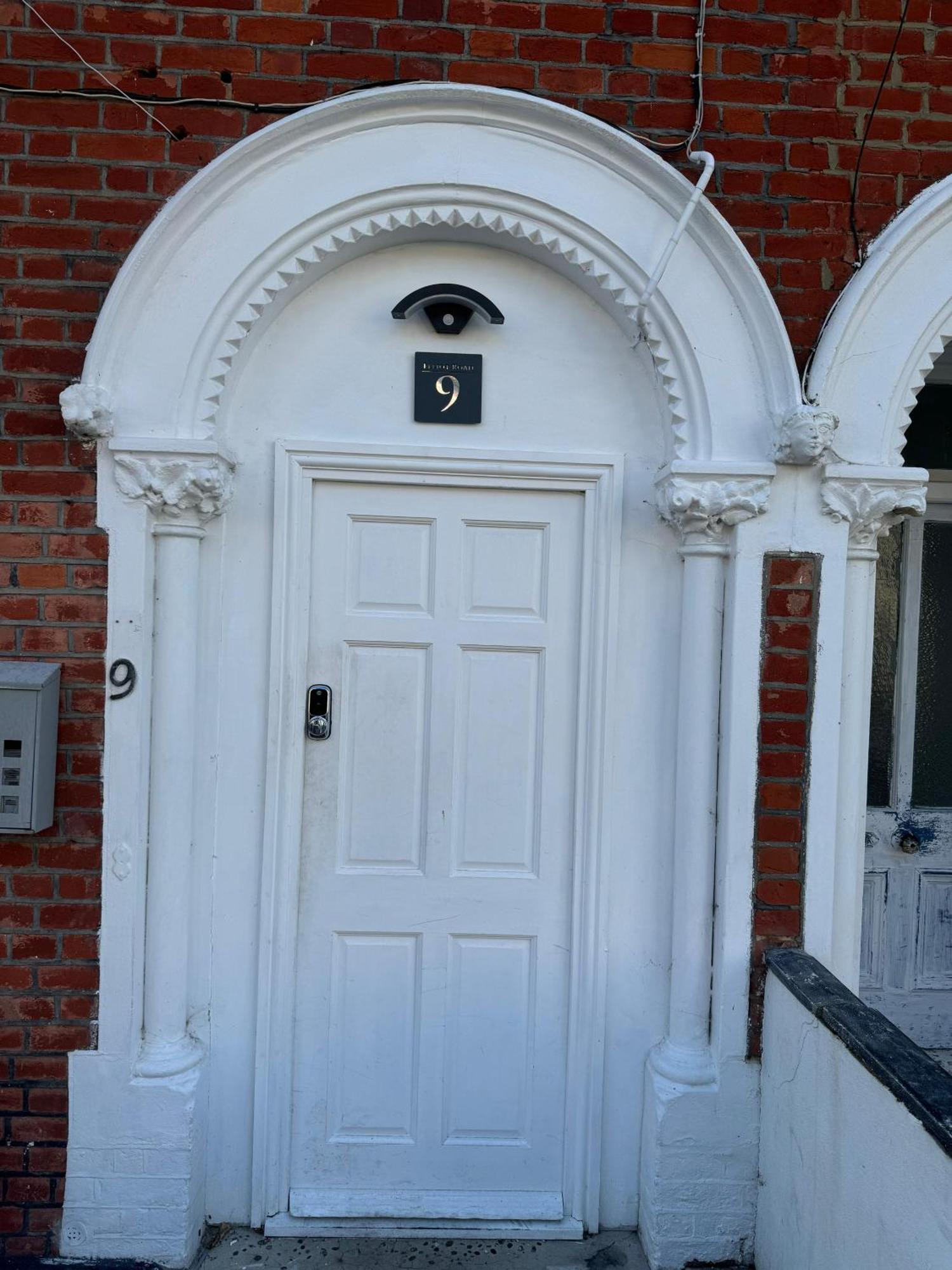 Nice And Pleasant Thornton Heath Экстерьер фото